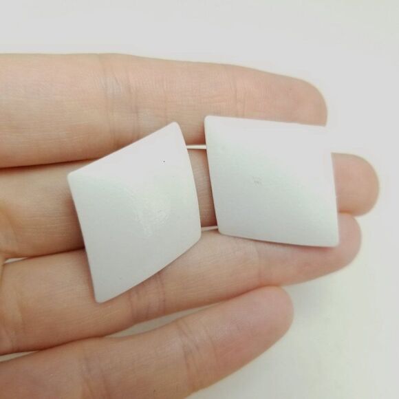 Vintage White Enamel Diamond Shape Clip On Earrings, Minimal Retro 80s Style - Picture 5 of 5